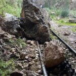 Αχαΐα: Βράχοι στις γραμμές του Οδοντωτού, μόνιμη απειλή οι κατολισθήσεις ΦΩΤΟ