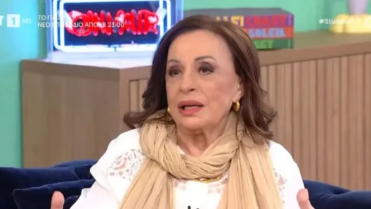 Η περίοδος που η Χάρις Αλεξίου «έχασε» τη φωνή της και η αποκάλυψη για τη συνεργασία με τον ΛΕΞ