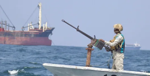 Ερυθρά Θάλασσα: Oι «Ασπίδες» προειδοποιούν για χτυπήματα των Χούθι σε εμπορικά πλοία
