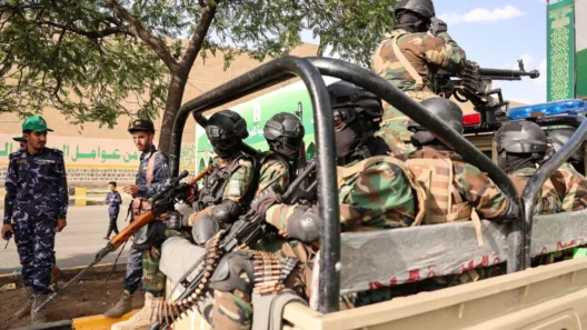 Υεμένη: Ποιοι είναι οι Χούθι, ποια η δύναμή τους και τι σημαίνει η εκτόξευση πυραύλου προς το Ισραήλ