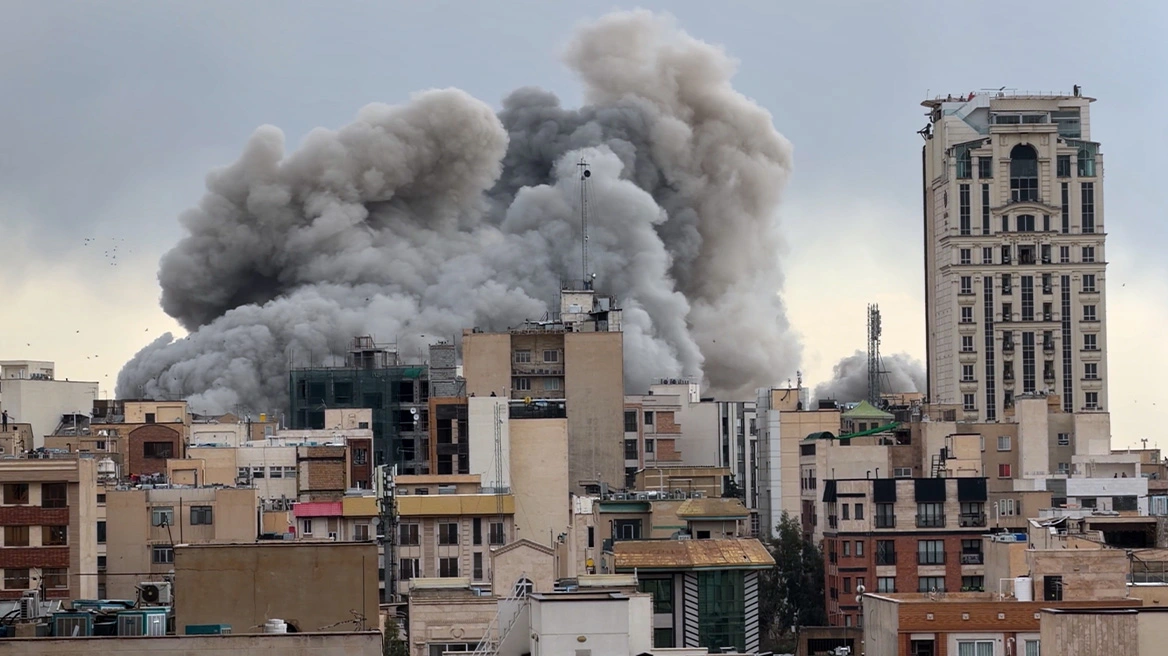 Μέση Ανατολή: Φλέγεται για 17η μέρα – Σενάρια για την επόμενη μέρα σε ΗΠΑ – Ισραήλ και Ιράν