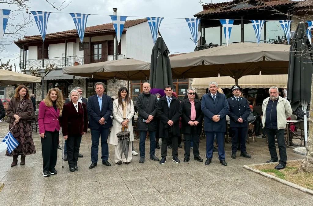 Κλειτορία: Εκλεψε τη παράσταση ο μικρός Κολοκοτρώνης - Λαμπρός εορτασμός της Εθνικής επετείου ΒΙΝΤΕΟ-ΦΩΤΟ 30 Κλειτορία: Εκλεψε τη παράσταση ο μικρός Κολοκοτρώνης - Λαμπρός εορτασμός της Εθνικής επετείου ΒΙΝΤΕΟ-ΦΩΤΟ