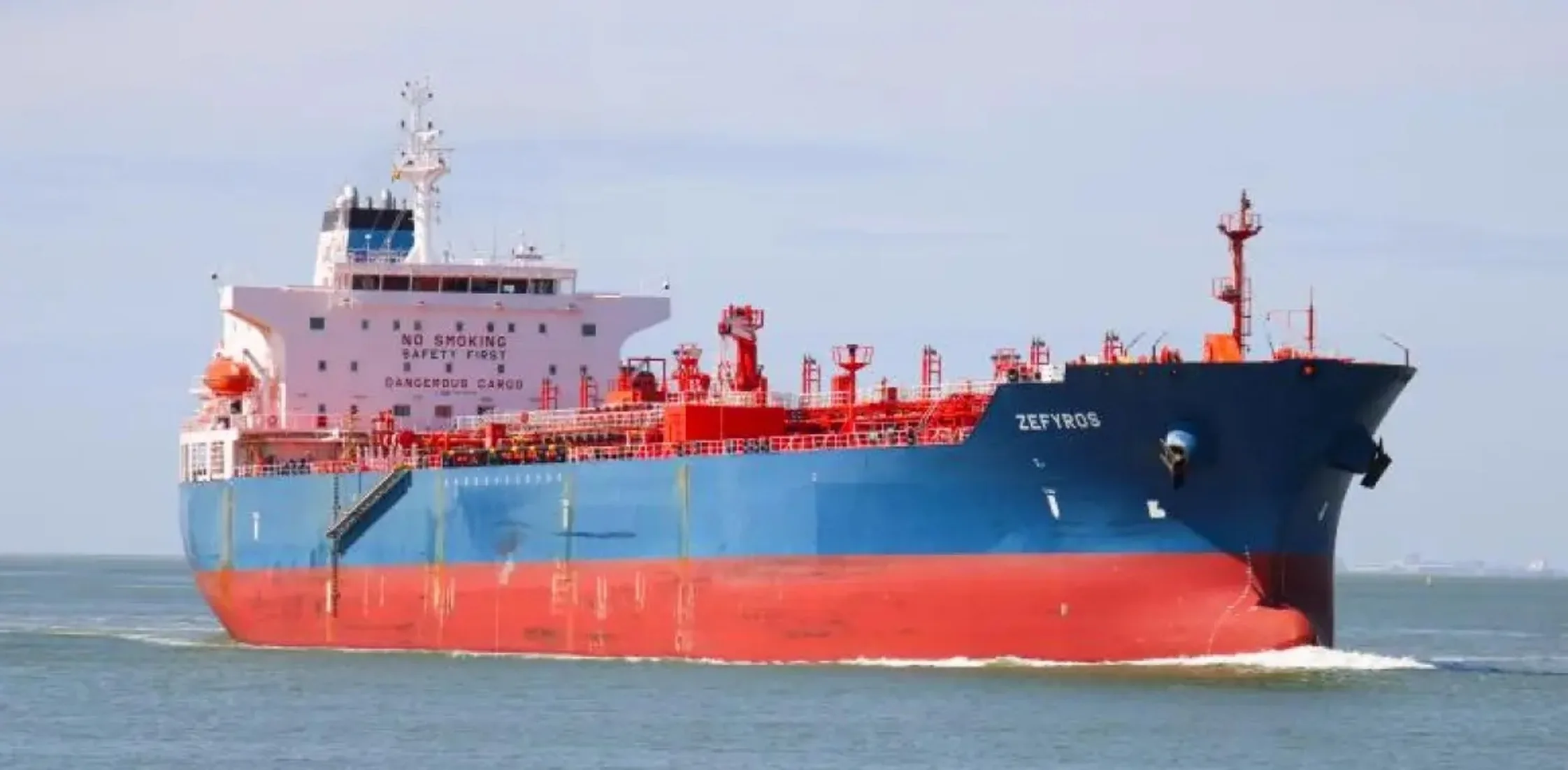 Περσικός: Σε ποιον ανήκει το ελληνόκτητο δεξαμενόπλοιο που δέχθηκε επίθεση, καλά στην υγεία τους οι ναυτικοί ΒΙΝΤΕΟ