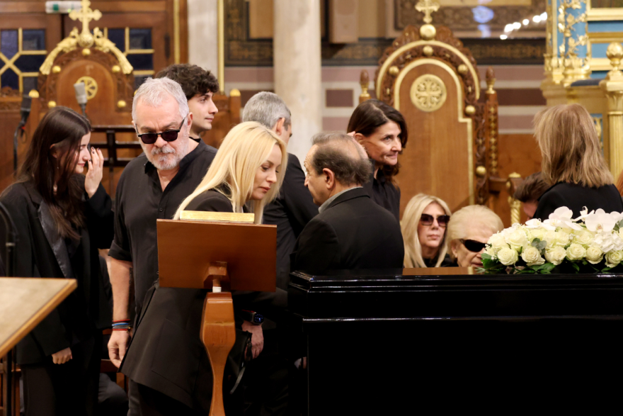 H Ελλάδα αποχαιρέτησε τη Μαρινέλλα - Οι επώνυμοι που παρευρέθηκαν στο «τελευταίο αντίο» ΦΩΤΟ