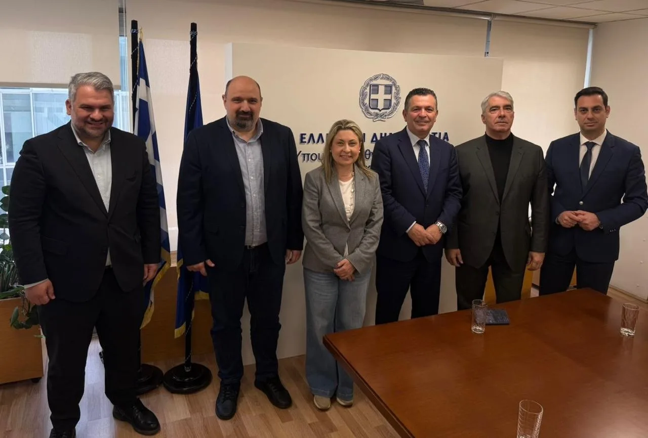 Αχαΐα: Τι αλλλάζει στα παραλιακά καταστήματα - Παρέμβαση Αλεξοπούλου