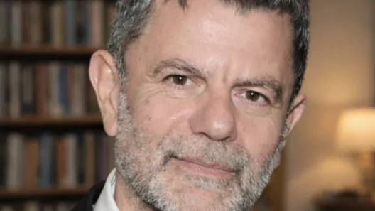 «Η ελληνική πολιτική στη σκιά του πολέμου»