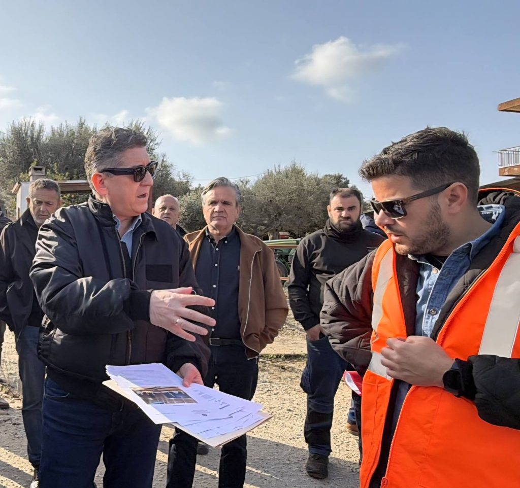 Δυτική Αχαΐα: Διαμαρτυρία στον δρόμο Καρέΐκα - Ριόλος για αποκατάσταση του οδικού δικτύου ΦΩΤΟ