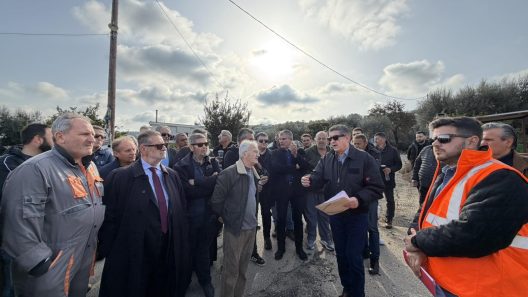 Δυτική Αχαΐα: Διαμαρτυρία στον δρόμο Καρέΐκα - Ριόλος για αποκατάσταση του οδικού δικτύου ΦΩΤΟ