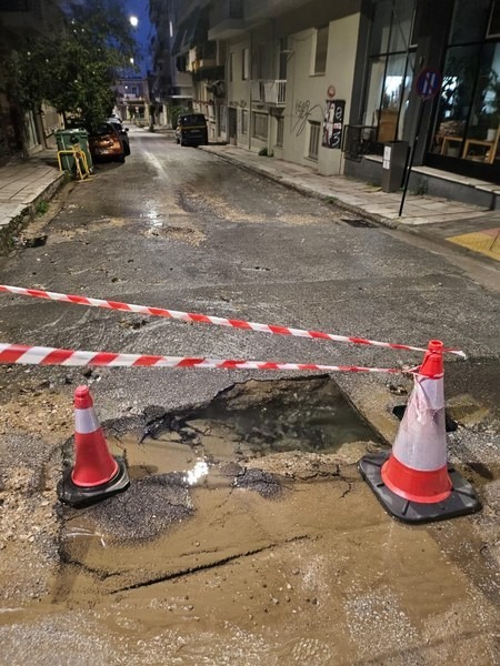 Πάτρα: Θέλει 100€ εκατ. για να κλείσουν οι λακκούβες - Ελλείψει κονδυλίων θα παραμείνει «βομβαρδισμένη» πόλη - Η αποκαλυπτική μελέτη για «κρατήρες» και χωματόδρομους ΦΩΤΟ