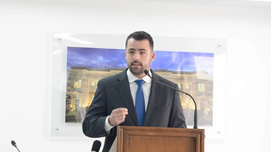 «Όταν καταρρέουν σχολείο και οικογένεια, καταρρέει η κοινωνία» 4 «Όταν καταρρέουν σχολείο και οικογένεια, καταρρέει η κοινωνία»
