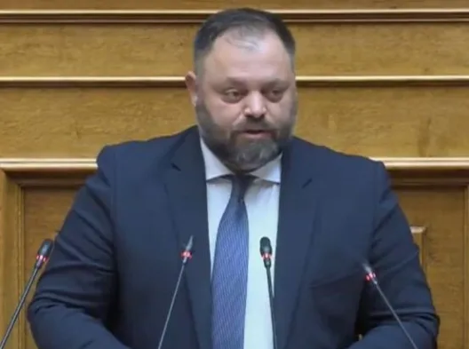 «Όταν το Κράτος αφήνει παιδιά στις λάσπες και εκπαιδευτικούς στην αβεβαιότητα»