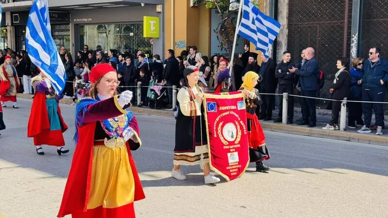 Ο Παγκαλαβρυτινός Σύλλογος Πατρών επικεφαλής της παρέλασης ΦΩΤΟ