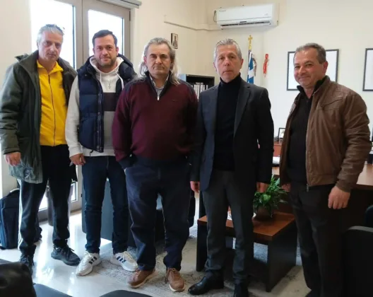 Πάτρα: Συνάντηση συνδικαλιστών δασκάλων και νηπιαγωγών με τον Διευθυντή Εκπαίδευσης Αχαΐας Ν.Κλάδη 25 Πάτρα: Συνάντηση συνδικαλιστών δασκάλων και νηπιαγωγών με τον Διευθυντή Εκπαίδευσης Αχαΐας Ν.Κλάδη