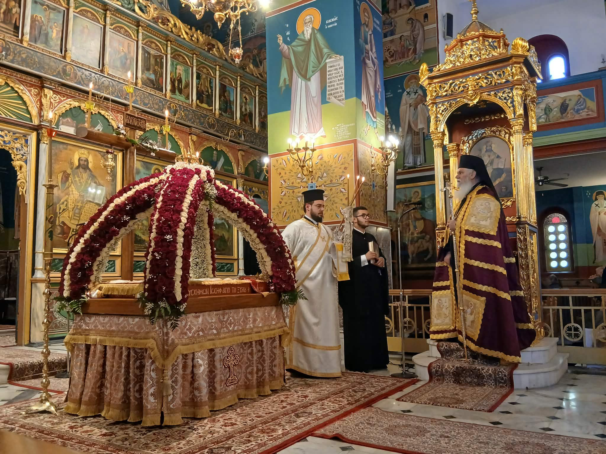 Η Ακολουθία του Επιταφίου Θρήνου στην Ιερά Μητρόπολη Καλαβρύτων και Αιγιαλείας ΦΩΤΟ