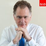«Τα κινητά στο σχολείο είναι ο ελέφαντας στο δωμάτιο»