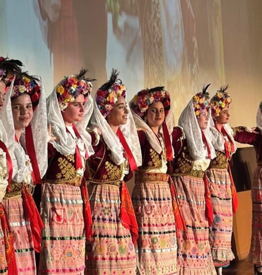 Το 1ο Παιδικό Φεστιβάλ Παραδοσιακών Χορών «Χρήστος Κιλιάς» στο Αίγιο ΦΩΤΟ