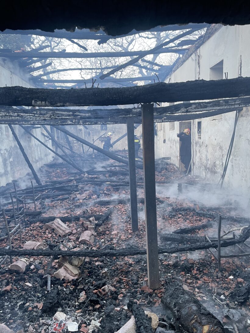 Aχαΐα: Κάηκε ολοσχερώς εκκλησία στην Αιγείρα ΒΙΝΤΕΟ-ΦΩΤΟ