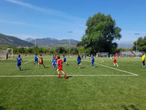 Σχολικές αθλητικές δράσεις στα γήπεδα ποδοσφαίρου της Αιγιάλειας