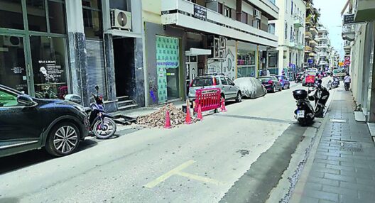 Πάτρα: Σκάβουν δρόμους για οπτικές ίνες και σπάνε σωλήνες και ρολόγια της ΔΕΥΑΠ ΦΩΤΟ