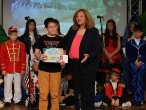 Το 1ο και 2ο βραβείο Παραμυθιού σε μαθητές του 1ου ΔΣ Ακράτας ΦΩΤΟ