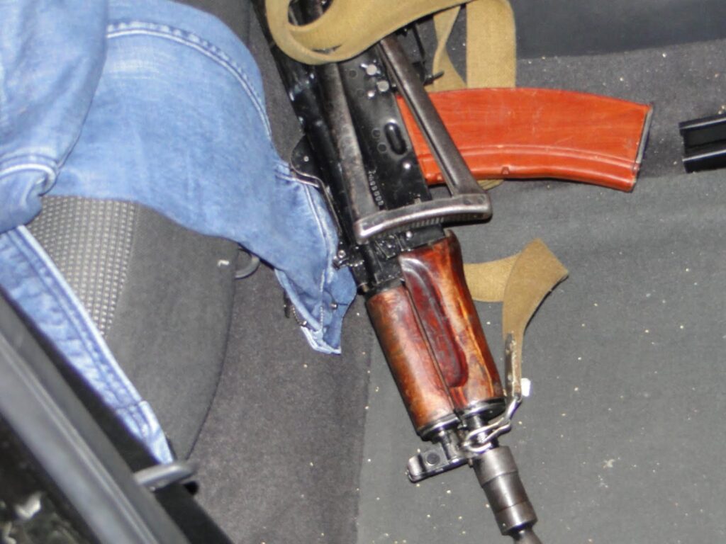 Αιτωλοακαρνανία: Καρτέρι σε πατέρα και γιο, με καλάσνικοφ, από κουκουλοφόρους ΒΙΝΤΕΟ