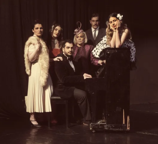 Σήμερα στο Επίκεντρο+ η παράσταση «Αττίκ, μια ζωή χειροκροτήματα» ΦΩΤΟ