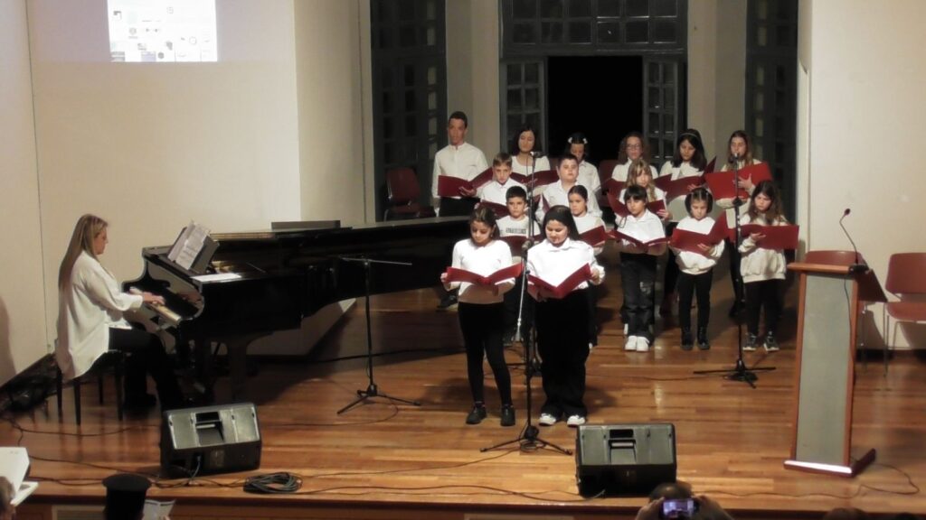 Το 1ο Παιδικό Φεστιβάλ Παραδοσιακών Χορών «Χρήστος Κιλιάς» στο Αίγιο ΦΩΤΟ