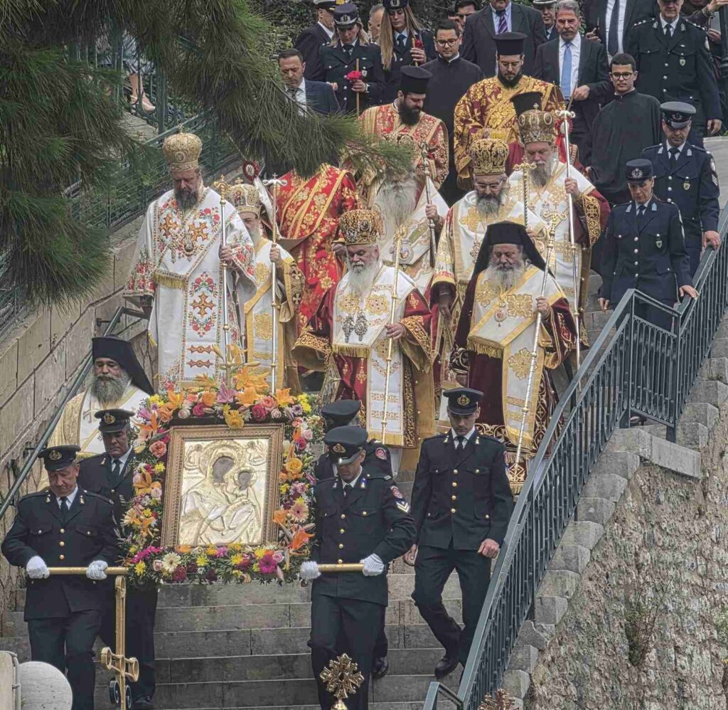 Η Πανήγυρις της Πολιούχου του Αιγίου Παναγίας Τρυπητής με τον φακό της της Ιεράς Μητροπόλεως ΦΩΤΟ