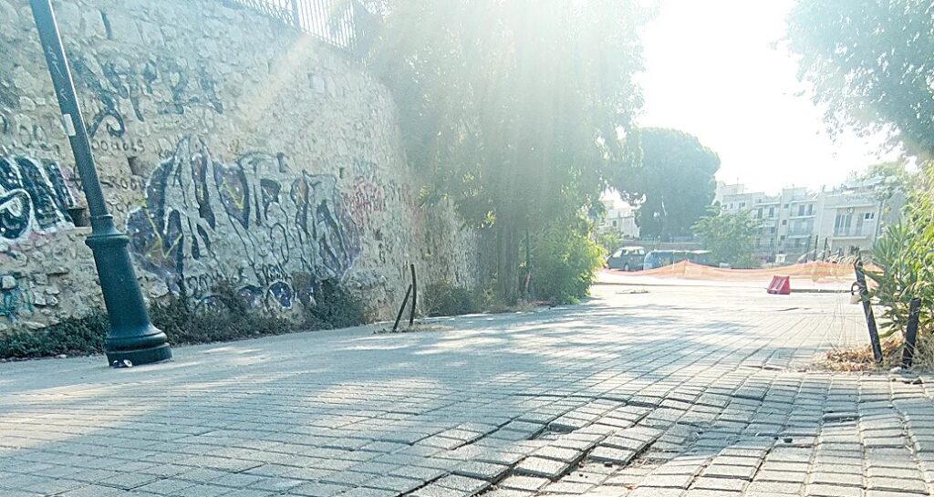 Πάτρα: Στη Εισαγγελία γονείς για καταπάτηση Πεζόδρομου μπροστά από σχολείο ΦΩΤΟ