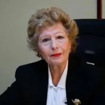 «Αν έχεις ένα κήπο και μια βιβλιοθήκη έχεις όλα όσα χρειάζονται»