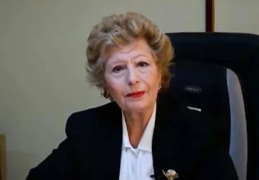 «Αν έχεις ένα κήπο και μια βιβλιοθήκη έχεις όλα όσα χρειάζονται»