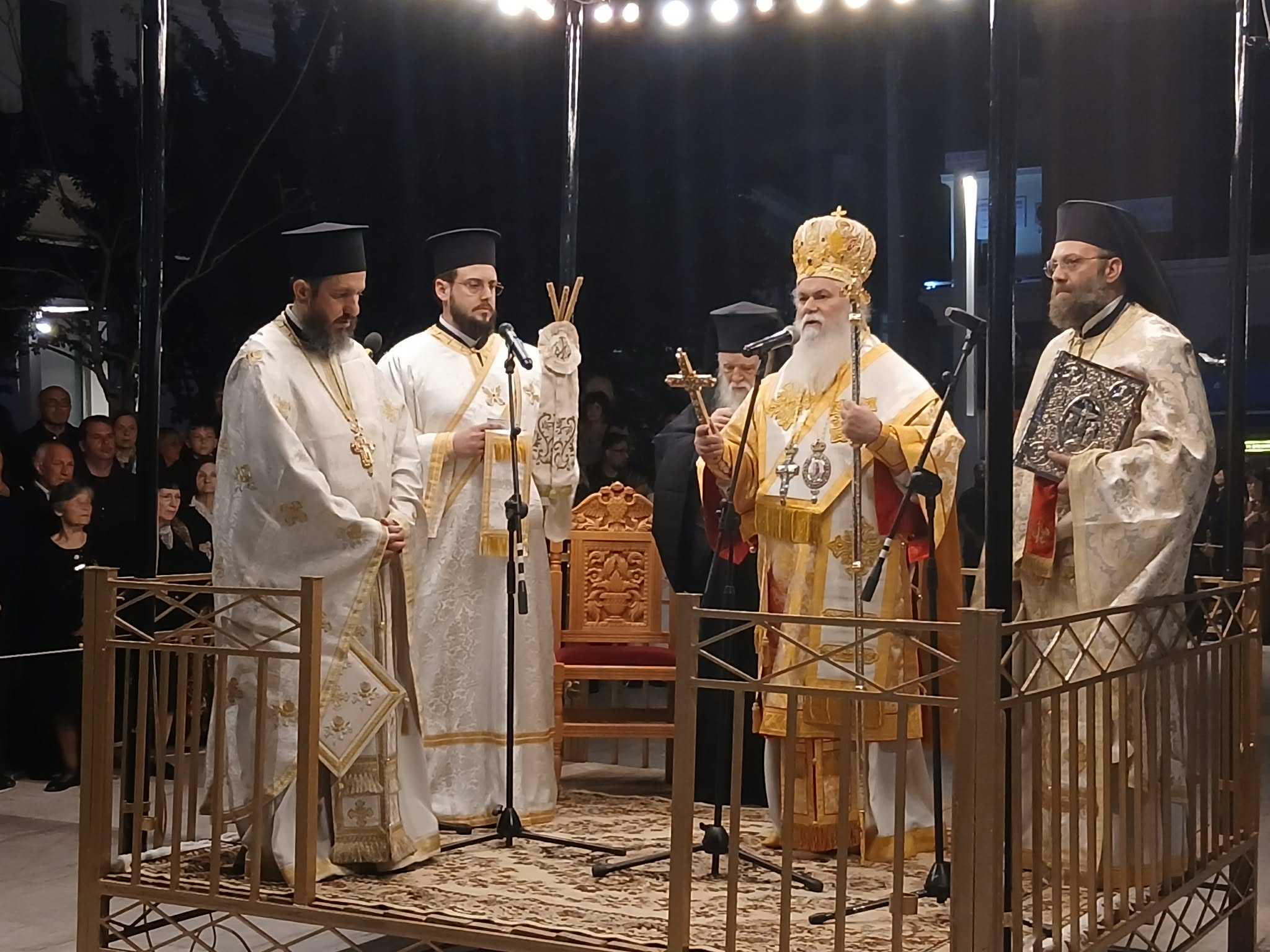 Η Ακολουθία του Επιταφίου Θρήνου στην Ιερά Μητρόπολη Καλαβρύτων και Αιγιαλείας ΦΩΤΟ