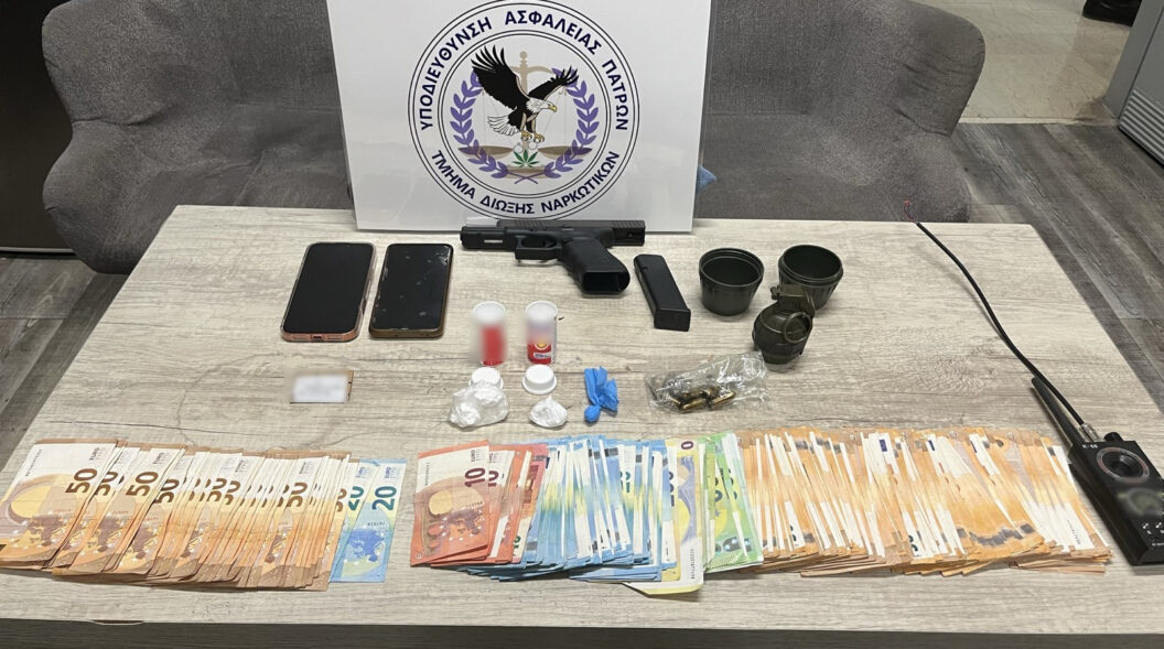 Πάτρα: Η ΕΛΑΣ βρήκε κοκαΐνη, χειροβομβίδα, πιστόλι και φυσίγγια ΦΩΤΟ