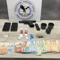 Πάτρα: Η ΕΛΑΣ βρήκε κοκαΐνη, χειροβομβίδα, πιστόλι και φυσίγγια ΦΩΤΟ