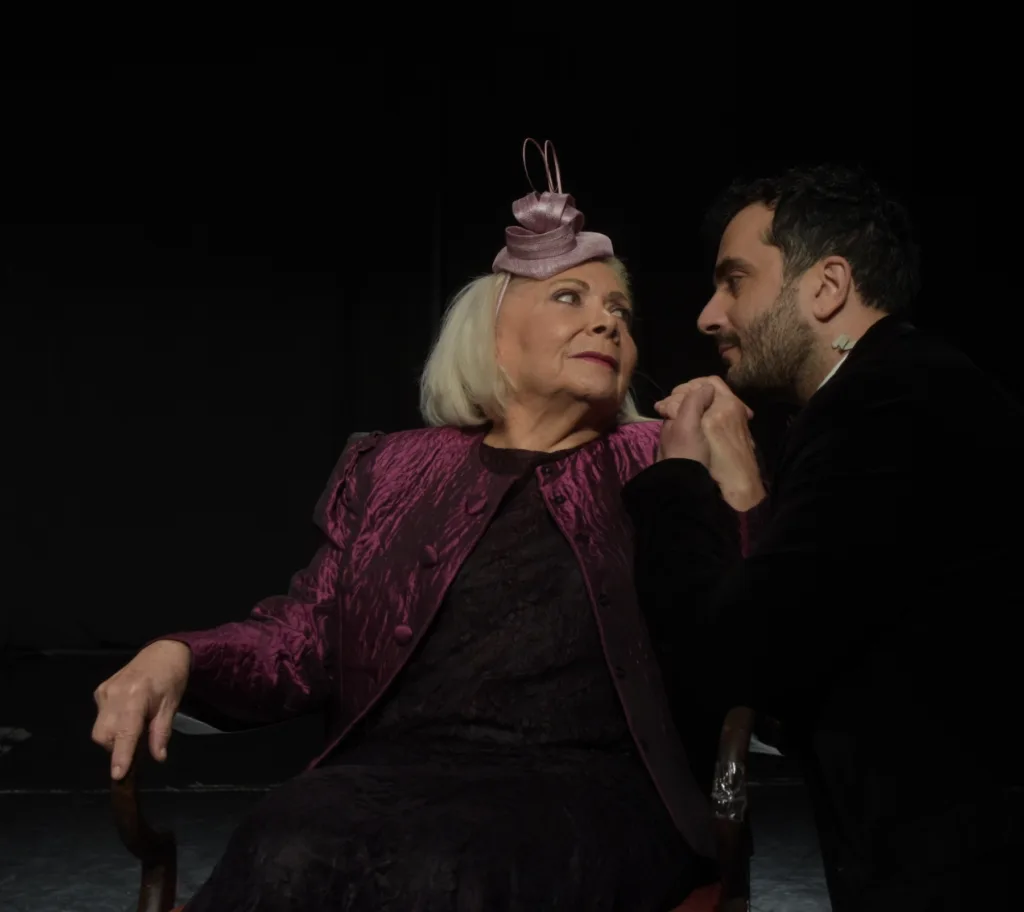 Σήμερα στο Επίκεντρο+ η παράσταση «Αττίκ, μια ζωή χειροκροτήματα» ΦΩΤΟ