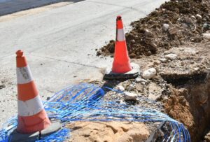 Πάτρα: Δρόμος...που αν τον διαβείς κινδυνεύεις να «βουλιάξεις» ΦΩΤΟ