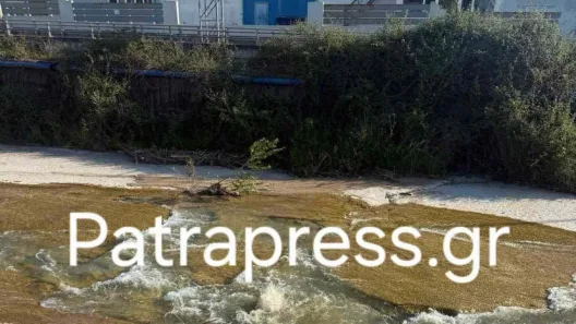 Πάτρα: Περίεργα λύµατα στον ποταμό Γλαύκο πέφτουν στη θάλασσα - Μεγάλη η ανησυχία ΦΩΤΟ