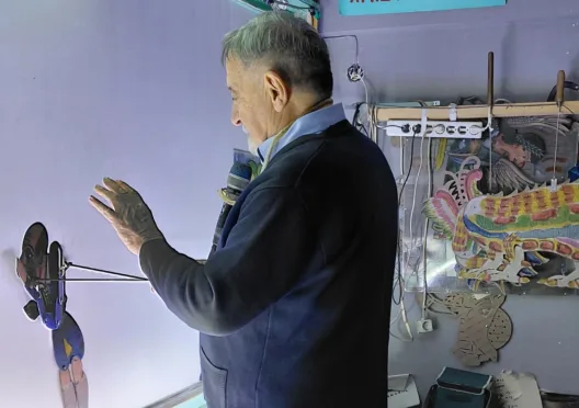 «Ο Καραγκιόζης αεροπόρος στο νησί των πειρατών» στο «Περί Σκιών»