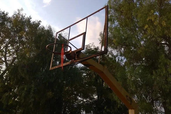 Πάτρα: «Τρίποντο» αδιαφορίας, σε παρατημένα γηπεδάκια μπάσκετ συνοικιών ΦΩΤΟ