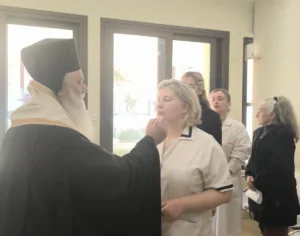 Ο Μητροπολίτης Ιερώνυμος στο Νοσοκομείο Καλαβρύτων για ευχέλαιο ΦΩΤΟ