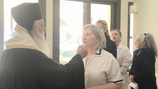 Ο Μητροπολίτης Ιερώνυμος στο Νοσοκομείο Καλαβρύτων για ευχέλαιο ΦΩΤΟ