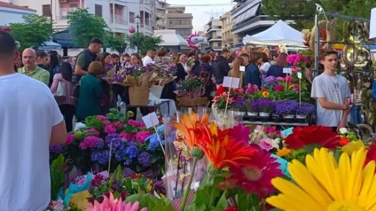 Μέρες Μαγιού στην πλατεία Υψηλών Αλωνίων, στην Πάτρα