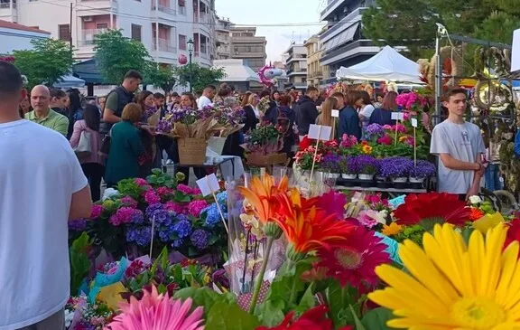 Μέρες Μαγιού στην πλατεία Υψηλών Αλωνίων, στην Πάτρα