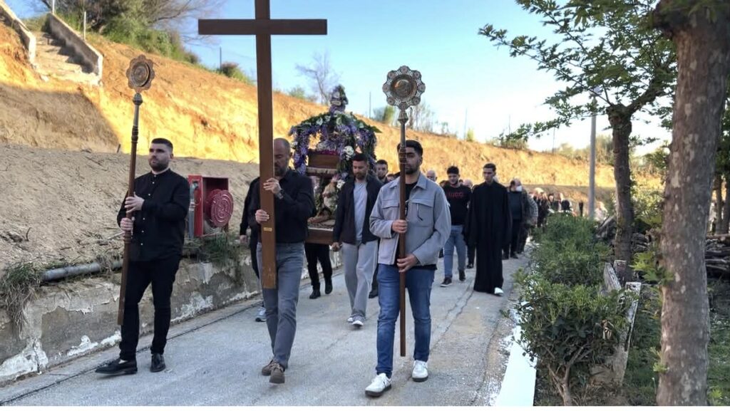 Η περιφορά του Επιταφίου στο «Κωνσταντοπούλειο» Ευγηρείο Πάτρας ΦΩΤΟ