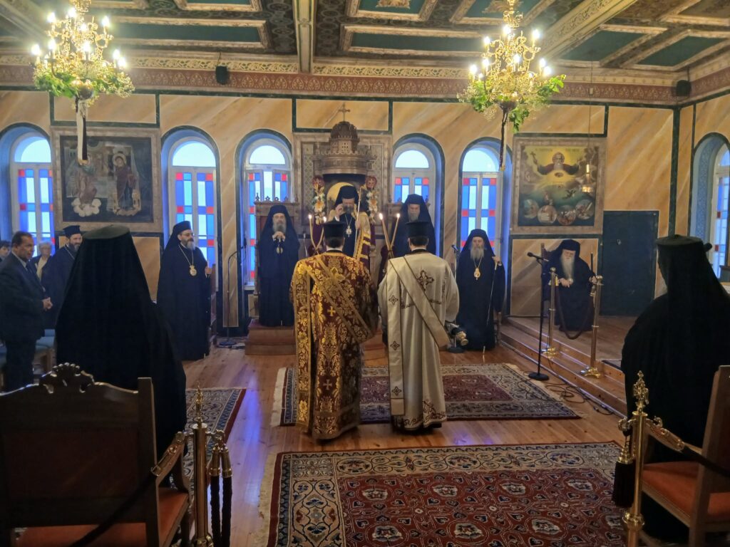 Η Πανήγυρις της Πολιούχου του Αιγίου Παναγίας Τρυπητής με τον φακό της της Ιεράς Μητροπόλεως ΦΩΤΟ