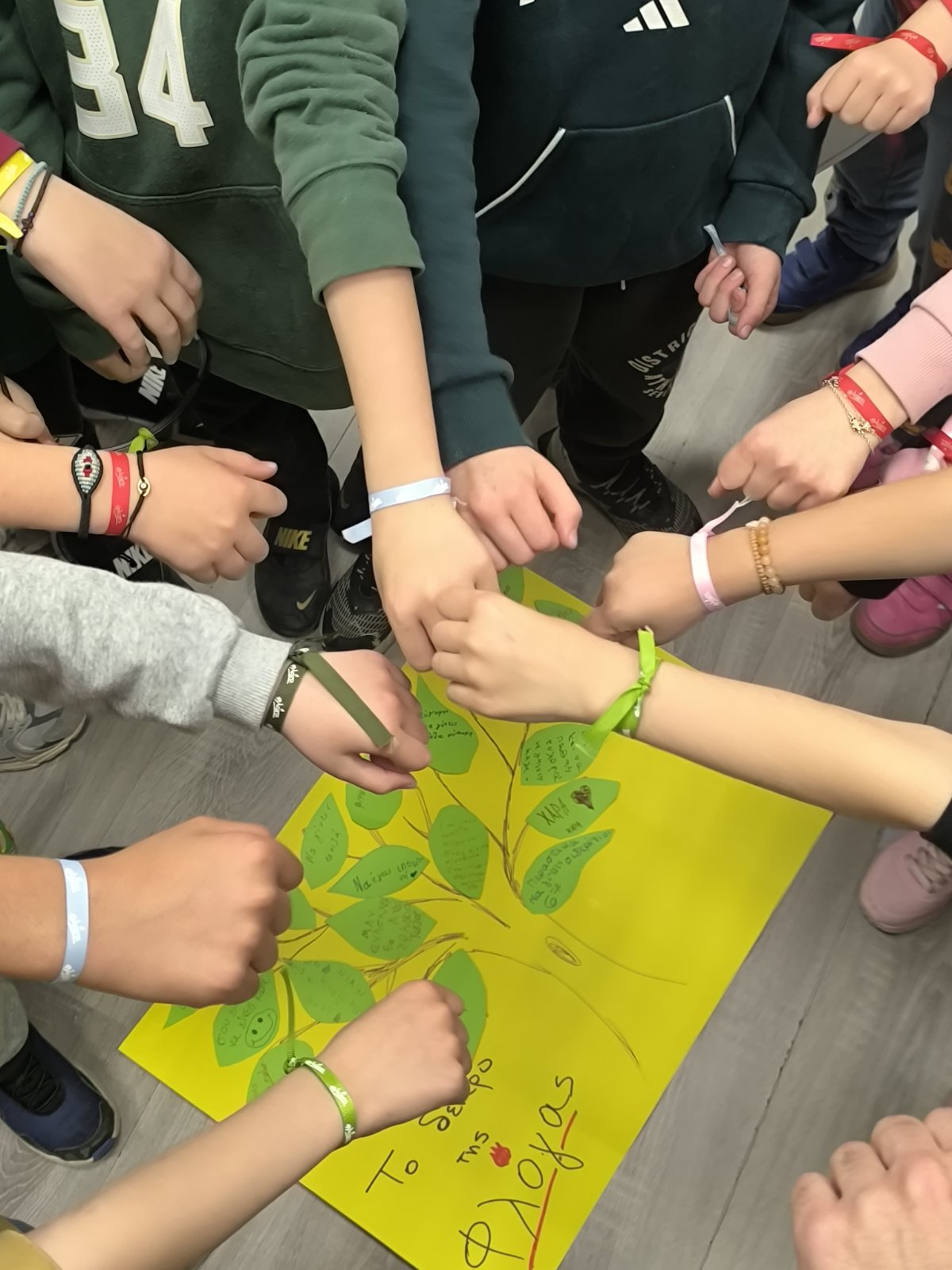 Στήριξη και προσφορά στο πασχαλινό παζάρι της Φλόγας στην Πάτρα ΦΩΤΟ