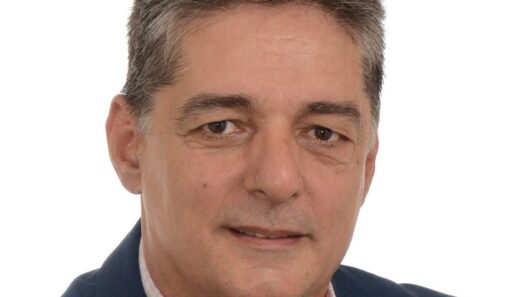 «Μας περνούν για αφελείς»