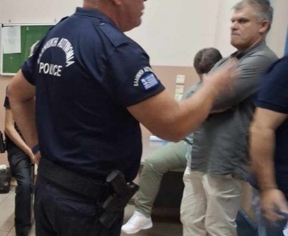 Πάτρα-Κάτω Αχαΐα: Συλλήψεις για ενδοοικογενειακή βία, όπλα και κλοπή 26 Πάτρα-Κάτω Αχαΐα: Συλλήψεις για ενδοοικογενειακή βία, όπλα και κλοπή