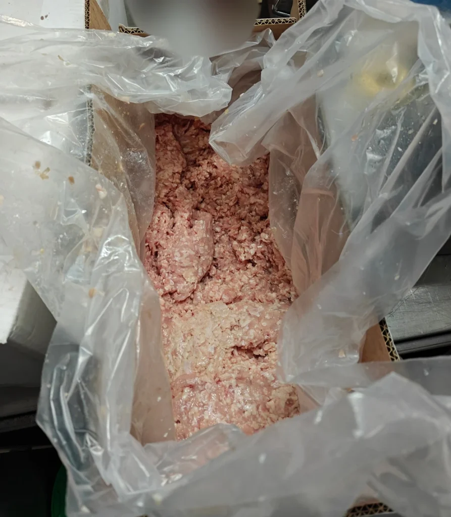 Κατάσχεση 11 τόνων ακατάλληλων κρεάτων από την Περιφέρεια Αττικής ΦΩΤΟ 26 Κατάσχεση 11 τόνων ακατάλληλων κρεάτων από την Περιφέρεια Αττικής ΦΩΤΟ