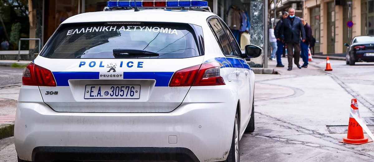 Βουλιαγμένη: Αστυνομικός συνελήφθη με παράνομο οπλισμό